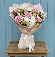 Букет цветов из:  Гвоздики, Орхидеи и Розы в Будённовской