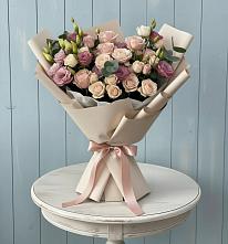 Букет цветов из:  Розы и Лизиантусы в Будённовской