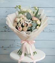 Букет цветов из:  Розы и Лизиантусы в Будённовской