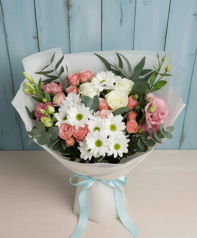 Букет цветов из: Розы, Лизиантусы и Хризантемы в Будённовской