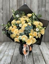 Букет цветов из:  Розы и Лизиантусы в Будённовской