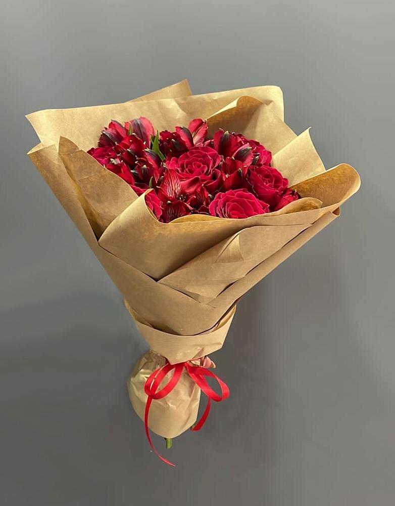 Букет цветов из: Альстромерии и Розы в Будённовской