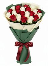 Букет Микс из красных и белых роз в Будённовской