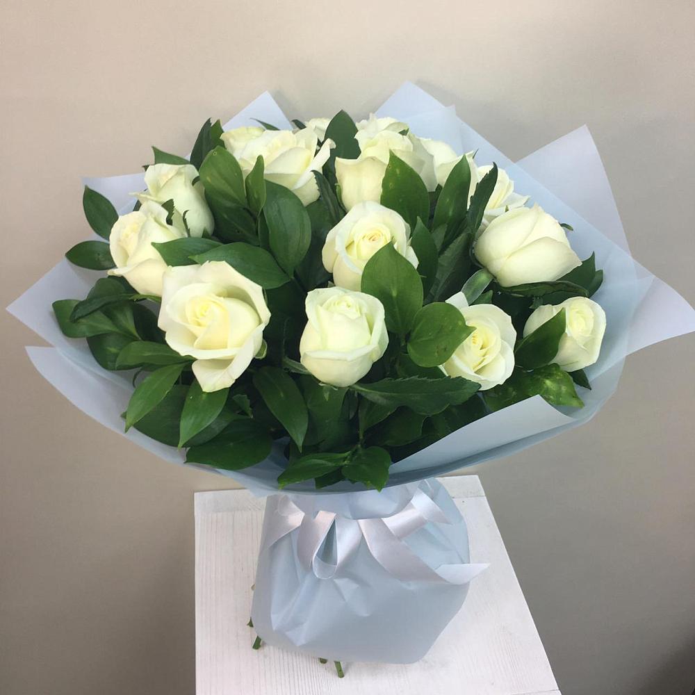 Букет 15 Белых роз Проуд в Будённовской