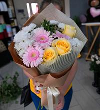 Букет цветов из:  Герберы, Розы и Хризантемы в Будённовской