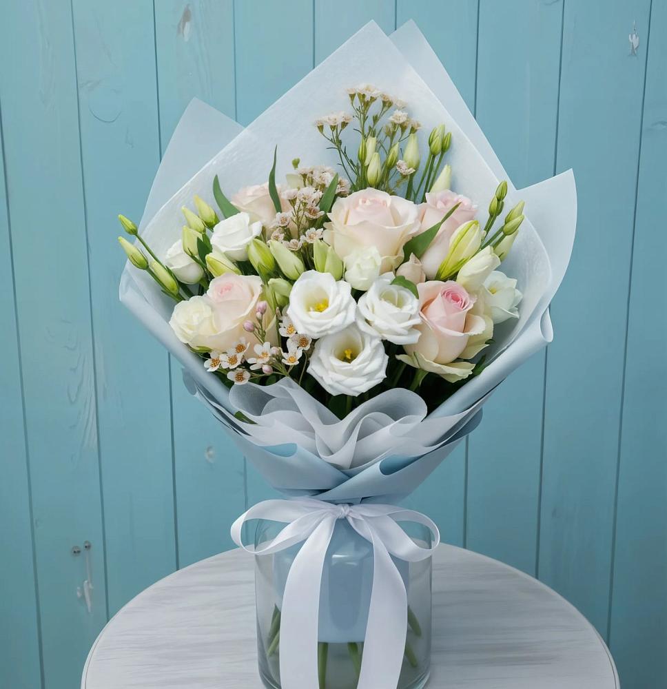 Букет цветов из: Розы и Лизиантусы в Будённовской