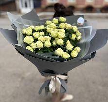 Букет Белые кустовые розы Солинеро в Будённовской