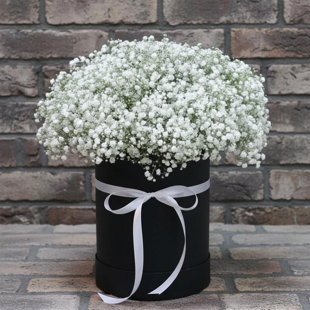 Цветочная композиция из Гипсофила в шляпной коробке в Будённовской