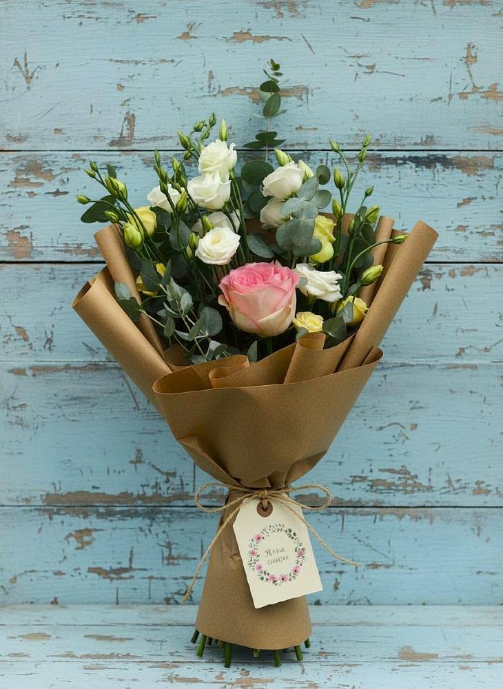 Букет цветов из: Розы и Лизиантусы в Будённовской