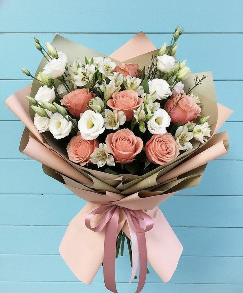 Букет цветов из: Розы, Альстромерии и Лизиантусы в Будённовской