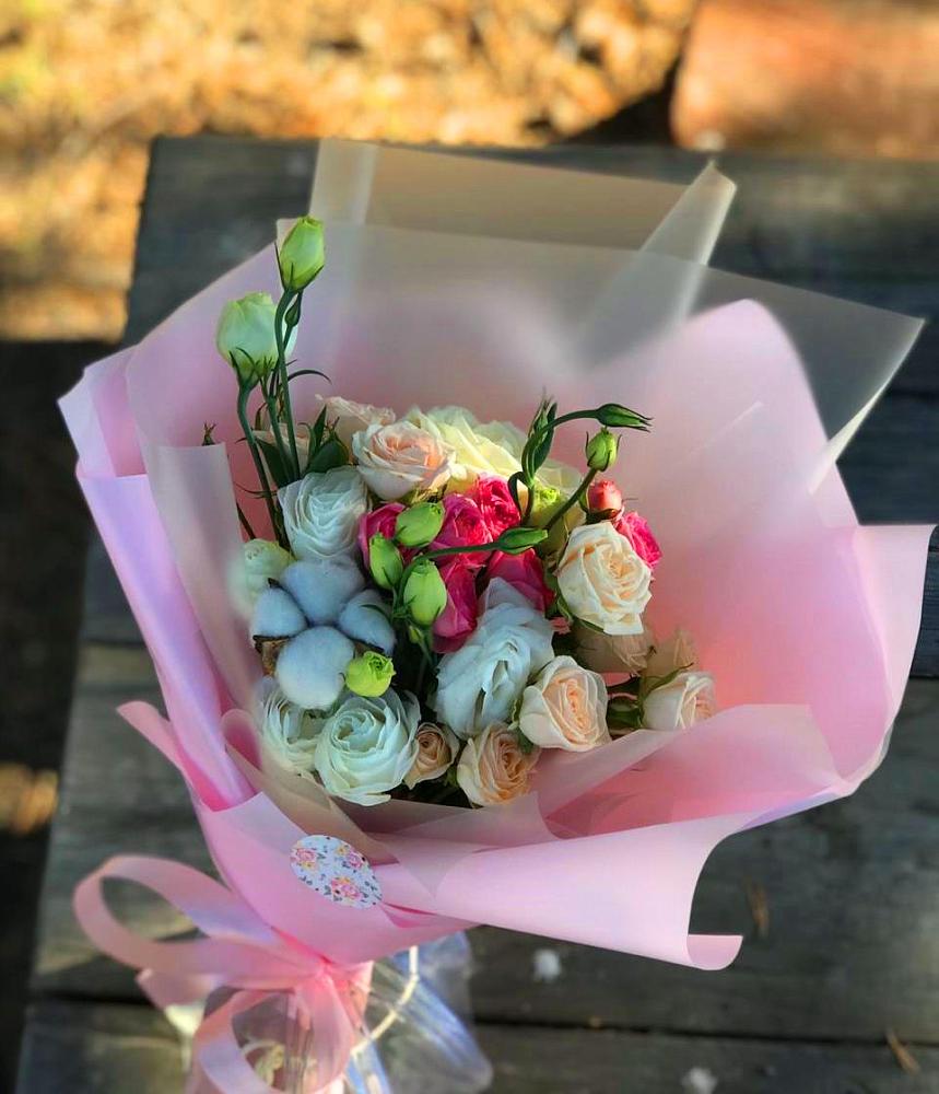 Букет цветов из: Розы и Лизиантусы в Будённовской