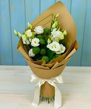 Букет цветов из:  Хризантемы и Лизиантусы в Будённовской