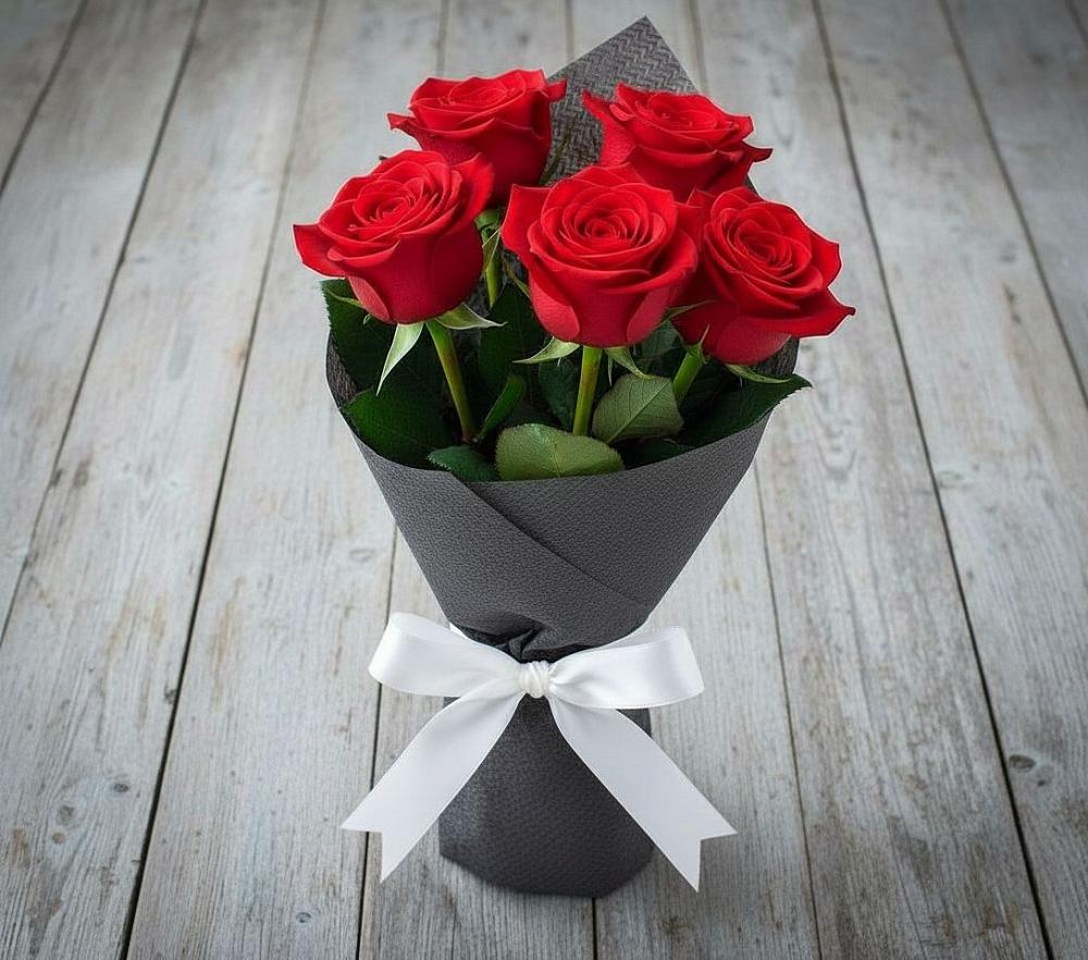 Букет 5 Красных роз Эдлесс Лав в Будённовской