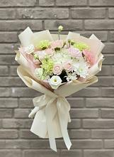 Букет цветов из:  Гвоздики, Розы, Лизиантусы и Хризантемы #REPLACE_PRED# Будённовской