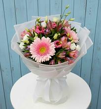 Букет цветов из:  Герберы, Альстромерии и Лизиантусы в Будённовской