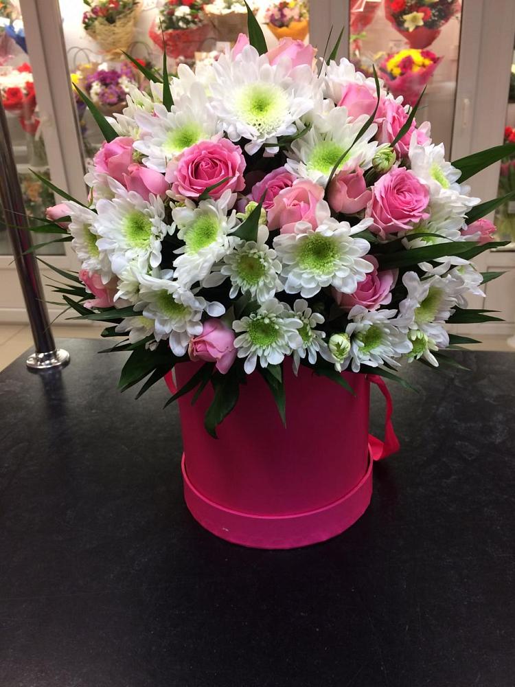 Цветочная композиция из Розы и Хризантемы в шляпной коробке в Будённовской