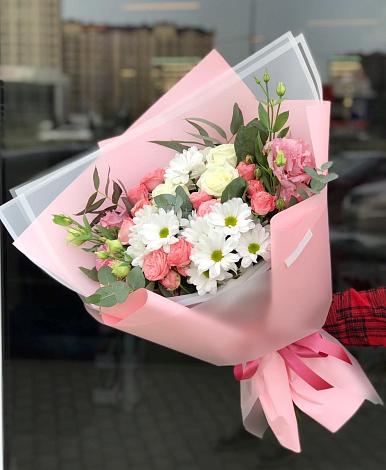 Букет цветов из: Розы, Лизиантусы и Хризантемы в Будённовской