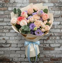 Букет цветов из:  Розы, Лизиантусы и Гвоздики в Будённовской