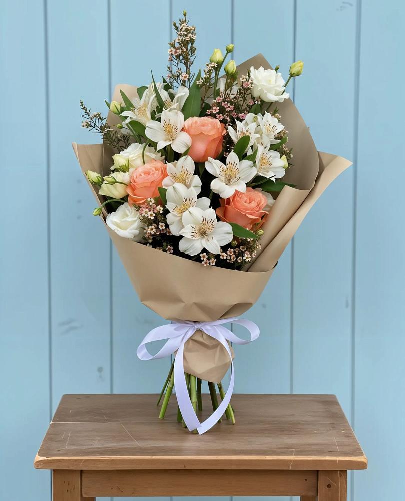 Букет цветов из: Альстромерии, Лизиантусы, Розы и Хризантемы в Будённовской