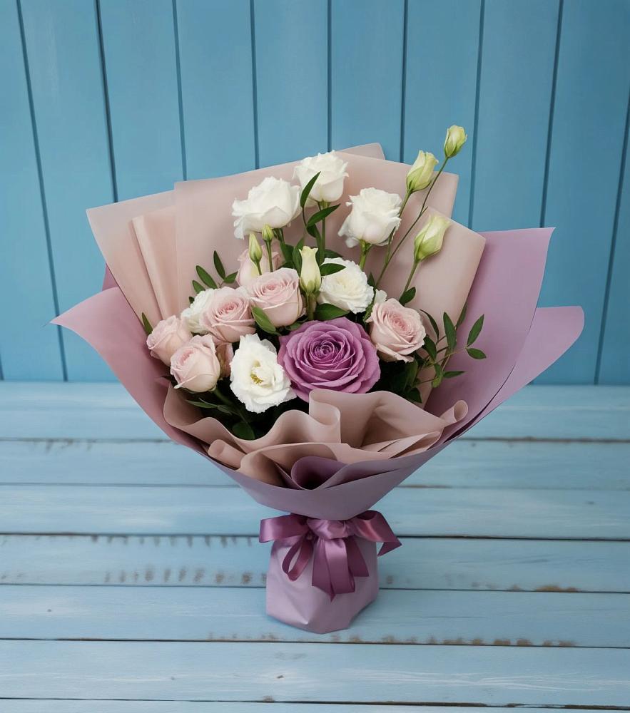 Букет цветов из: Розы и Лизиантусы в Будённовской